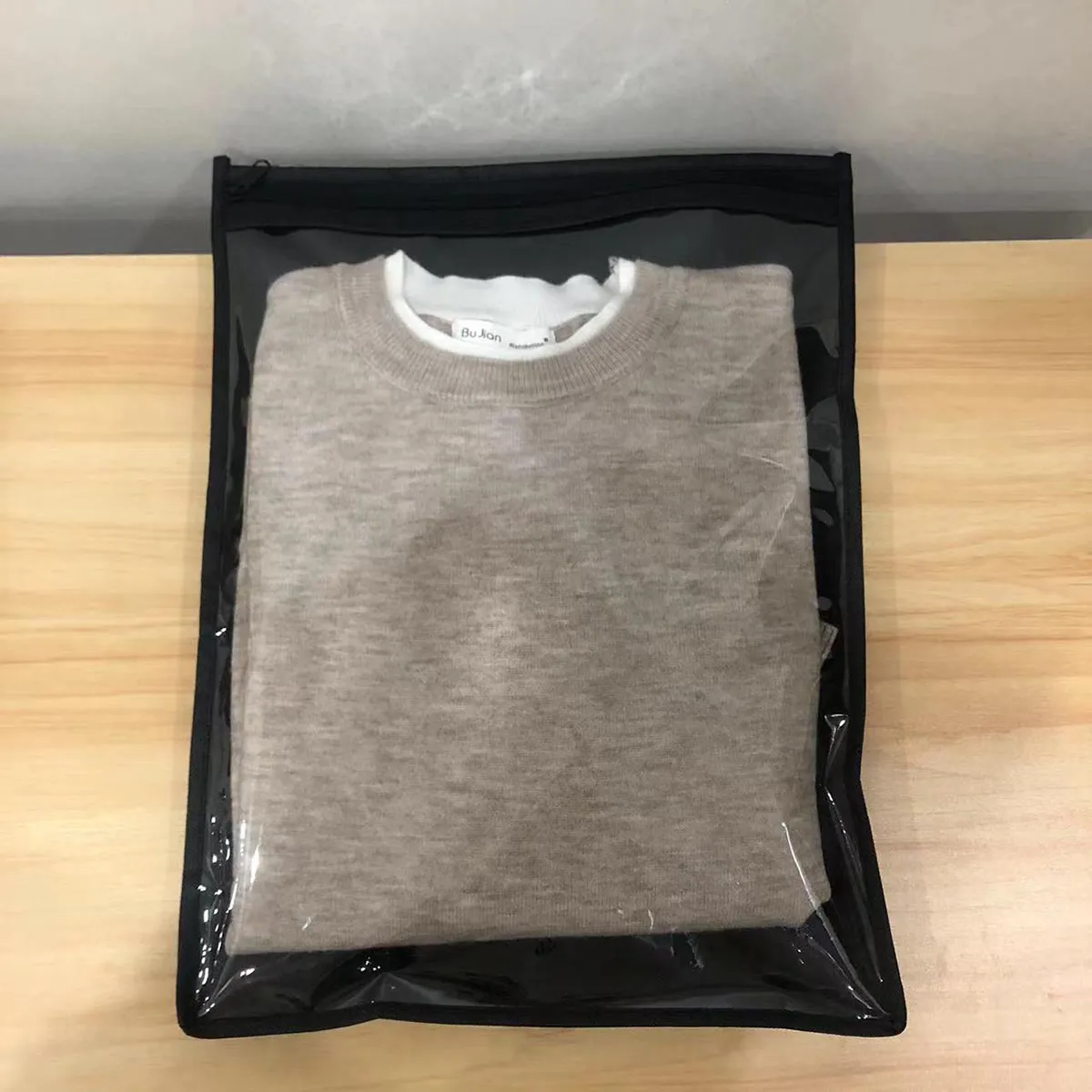 Laminiertes Vliesstofftasche mit transparentem Frontpanel | Faltbar & Wiederverwendbar | Für Bekleidungs- und Schuhverpackung | Individueller Logo-Druck