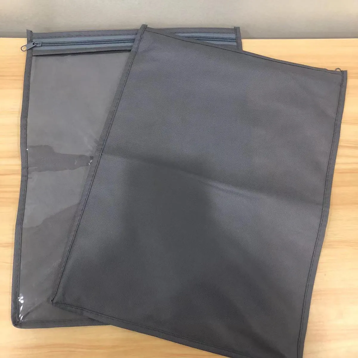 Laminiertes Vliesstofftasche mit transparentem Frontpanel | Faltbar & Wiederverwendbar | Für Bekleidungs- und Schuhverpackung | Individueller Logo-Druck KY-NB22081001-5