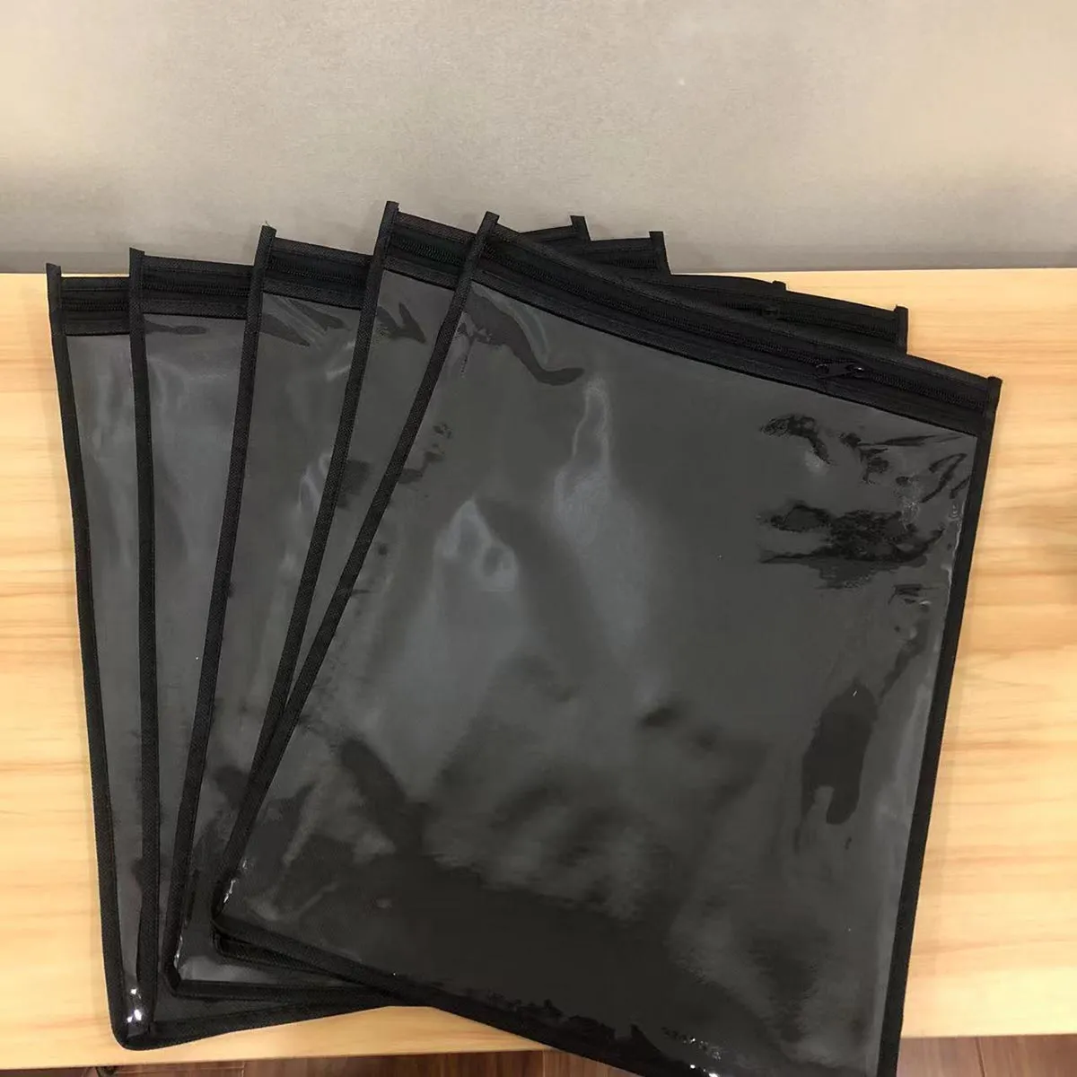 Laminiertes Vliesstofftasche mit transparentem Frontpanel | Faltbar & Wiederverwendbar | Für Bekleidungs- und Schuhverpackung | Individueller Logo-Druck KY-NB22081001-6